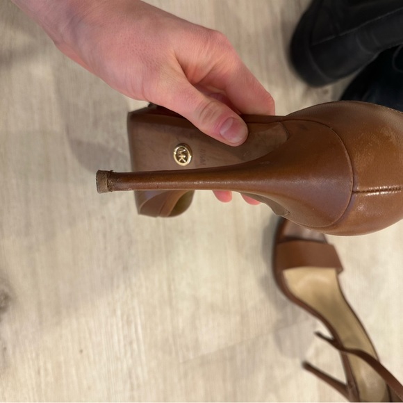 Elegant Brown Women's Heels - Picture 4 of 6